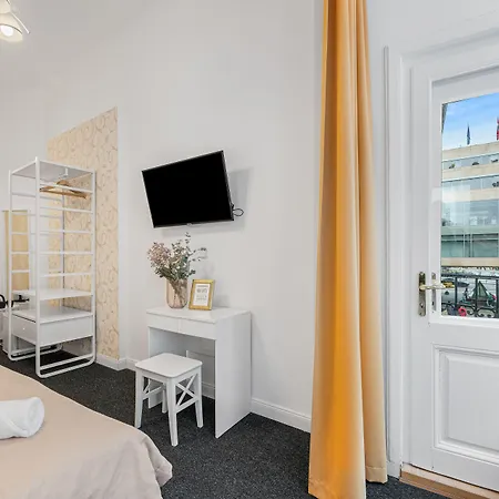 Downtown 3*