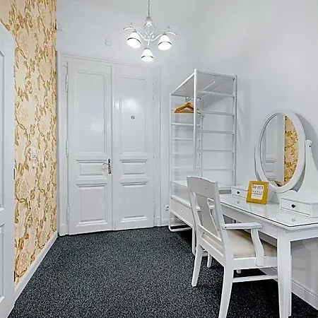Downtown Szálloda 3*