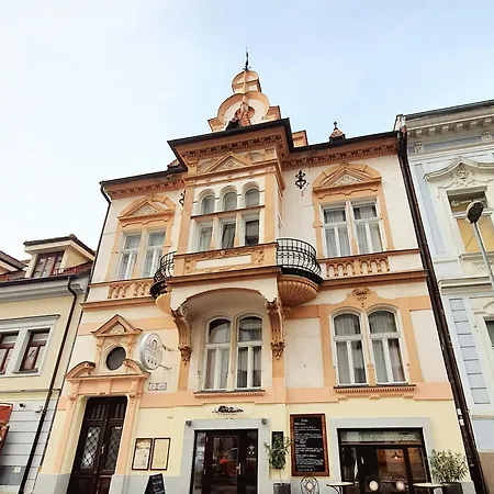 Downtown Готель Братислава