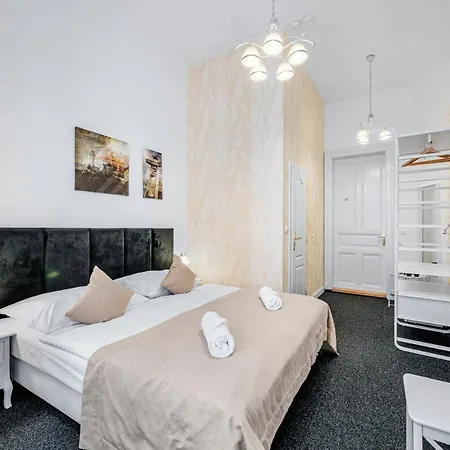 Downtown Готель