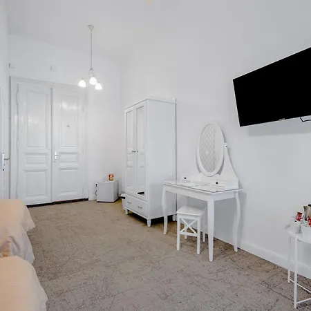 Downtown Готель 3*