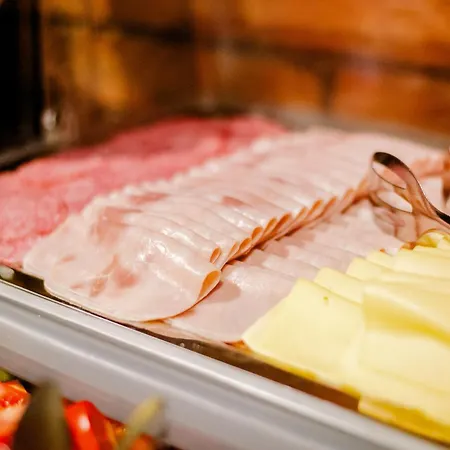 Downtown Готель Братислава