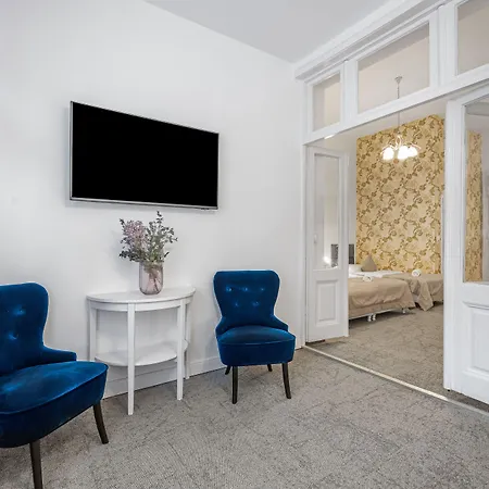 Downtown Готель 3*