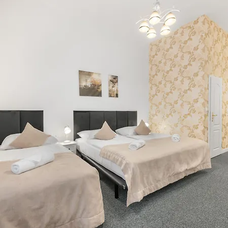 Downtown Готель